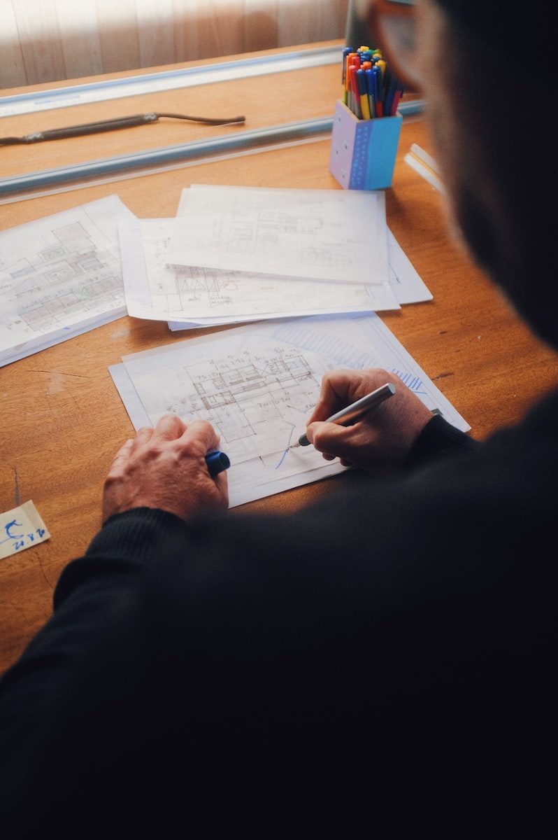 Architetto person writing on white paper
